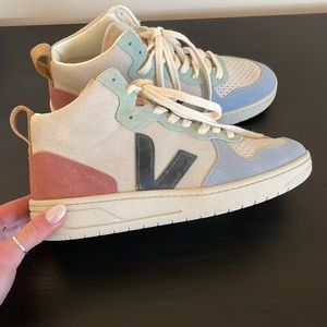 NEW Veja V-15 High Top Sneakers Size 40, US 9